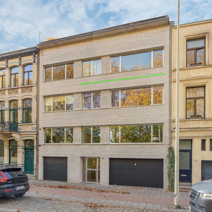 Ruim en lichtrijk appartement met terras en zicht op Boelaerpark - Foto 2