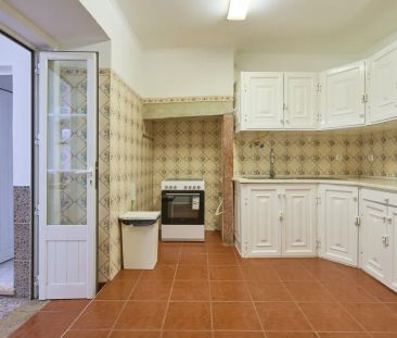 Room in a shared 4-bedroom apartment for rent in Lisbon. - Photo 6