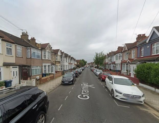 Studio Flat, Grant Road, HA3 - Photo 1