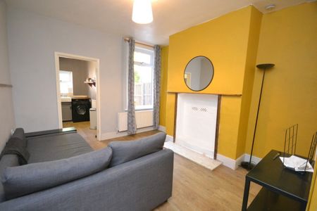 2 bed Mid Terraced House for Rent - Photo 4