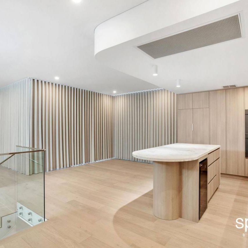 LUXURIOUS TOWNHOUSE LIVING IN COTTESLOE - Photo 1