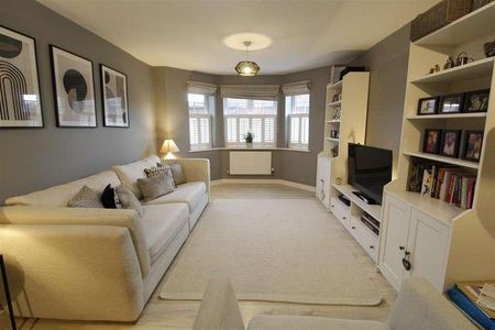 High Road, Byfleet, KT14 - Photo 5