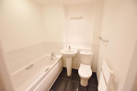 2 bedroom apartment to rent - Photo 4