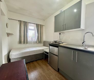 Studio to rent - Photo 1