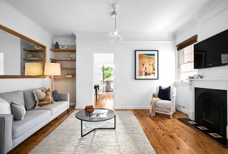 Charming Bondi Art Deco Apartment - Photo 5