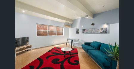 Converted Warehouse, Laneway Living - Photo 2