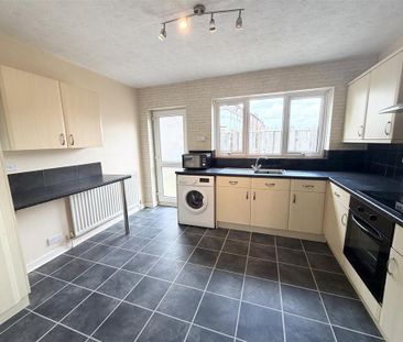 2 bedroom semi-detached bungalow to rent - Photo 6