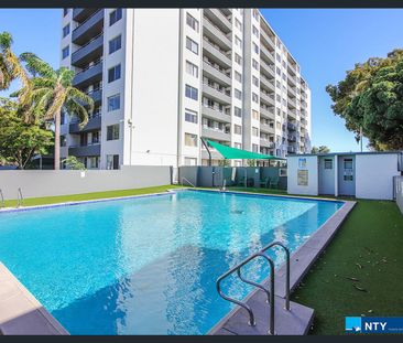 Renovated 2 Bedroom Apartment - Photo 6