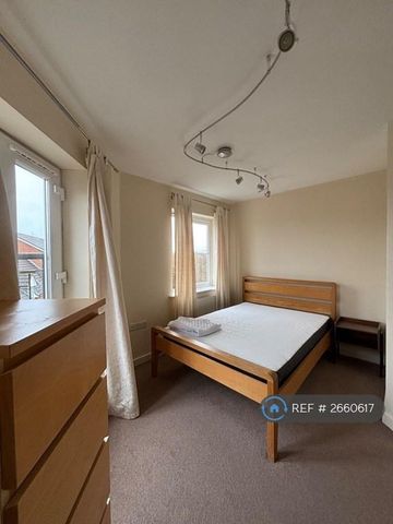 2 bedroom flat to rent - Photo 4