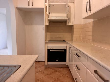 2 Bedroom Townhouse with carspace - Photo 5