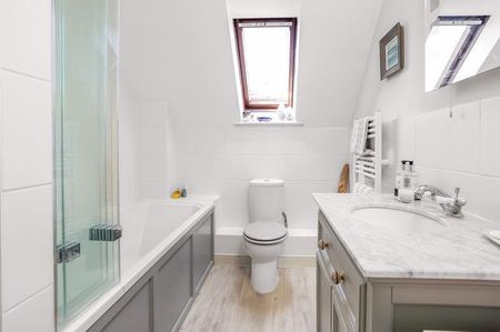 4 bedroom detached house to rent - Photo 3