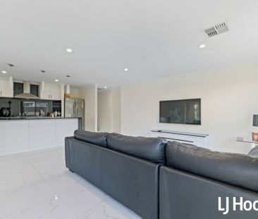 Modern Comfort in a Spacious Hilbert Home - Photo 6