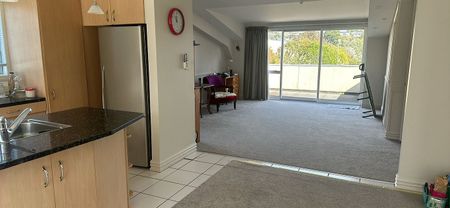 Upstairs Studio Flat - Photo 3
