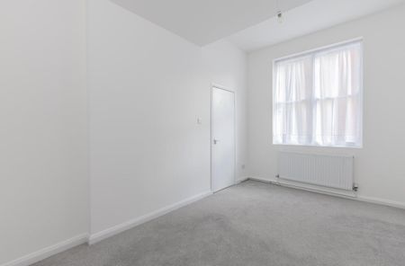 1 Bed Flat, Cambridge Heath Road, E1 - Photo 2