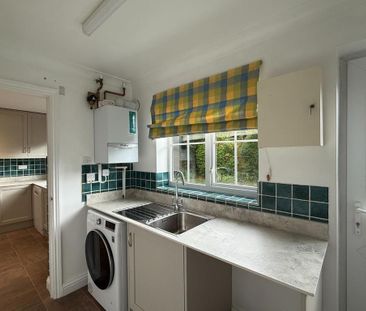 4 bedroom detached house to rent - Photo 2