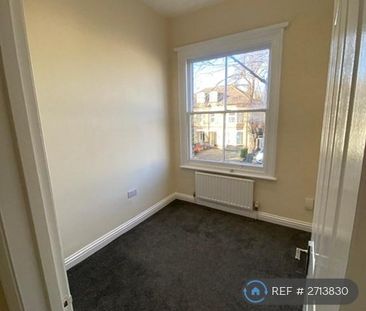 3 bedroom end of terrace house to rent - Photo 5