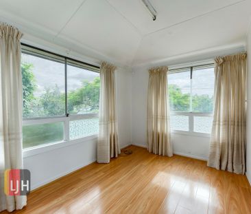 4 BEDROOM HOME IN MITCHELTON WITH AIR CONDITIONING - Photo 3