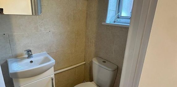 House share to rent - Photo 2