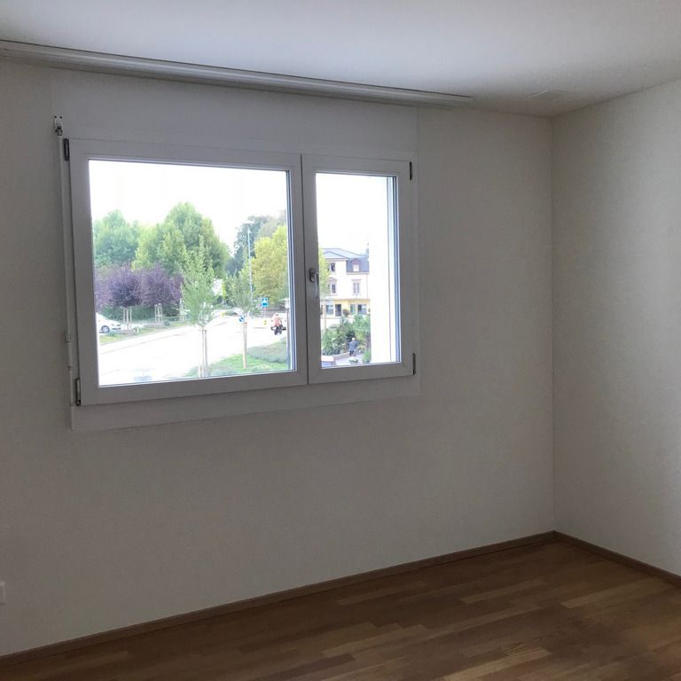 Grosszügige, helle 3 1/2- Zimmer Wohnung im 3. OG mit Balkon - Photo 1