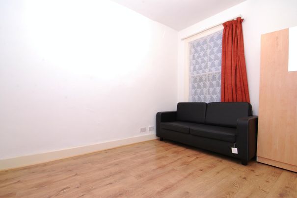 Rutland Gardens, N4, London - Photo 1