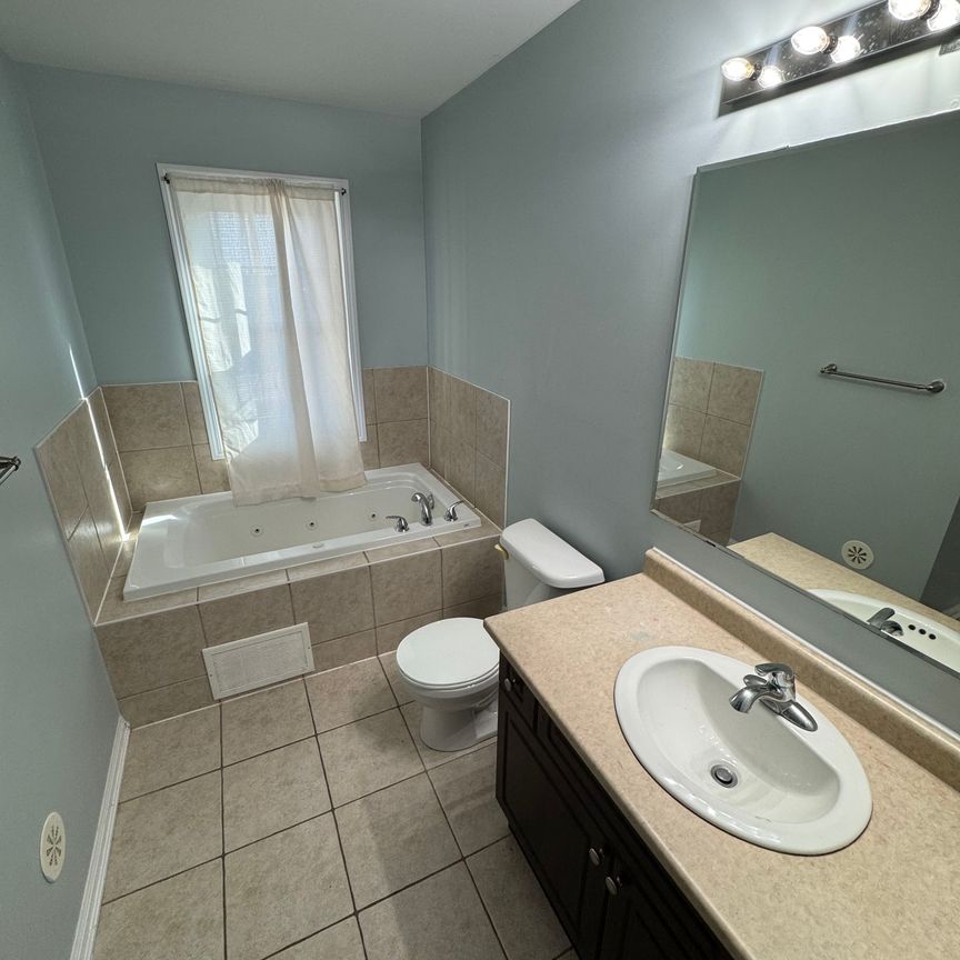 For Lease - 52 Commuter Drive, Brampton, Ontario - Photo 1