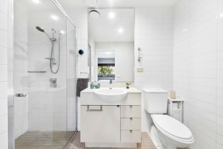 Bay-side Estate Living - Photo 3