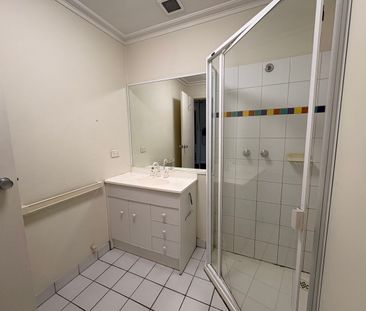 Prime City Living – Furnished Apartment with Stunning Views - Photo 5