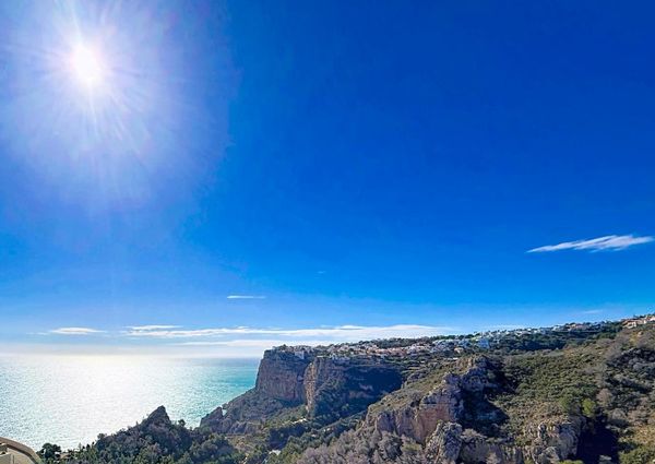 Modern and beautiful apartment for rent with stunning sea views.