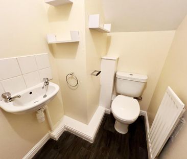 3 bedroom semi-detached house to rent - Photo 3