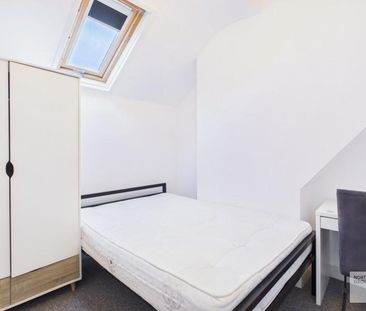 3 bedroom apartment to rent - Photo 4