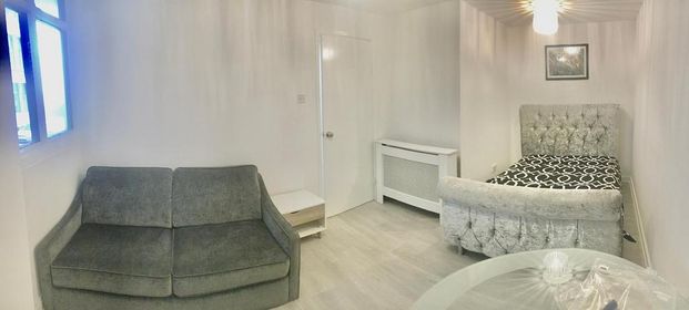 3 bedroom flat to rent - Photo 1