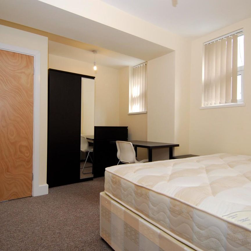 Woodland Terrace, Flat 2, Plymouth - Photo 1