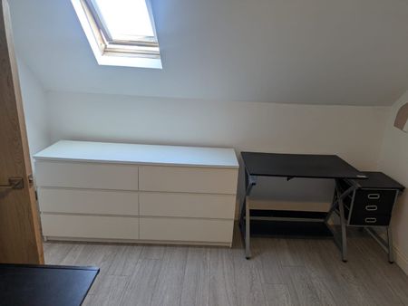 3 Bed Maisonette, Ross Road, RG1 - Photo 2