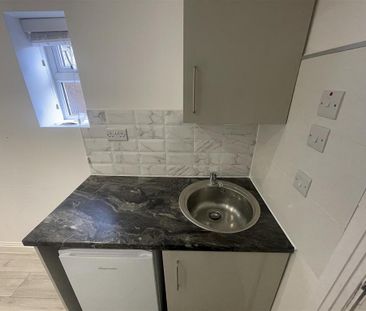 1 bedroom in a house share to rent - Photo 6