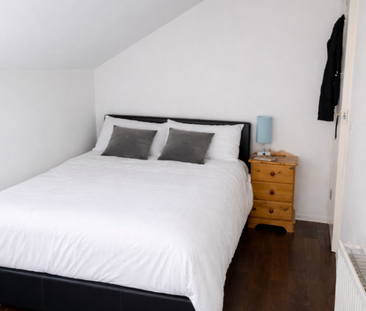 1 bedroom in a flat share to rent - Photo 3