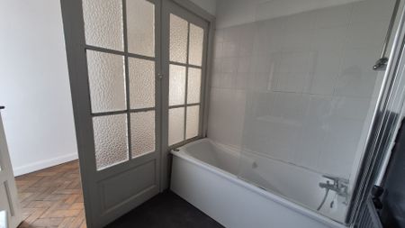 Location Appartement 4 pièces 81m² LILLE 59000 - Photo 3