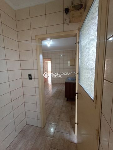 Casa com 3 quartos e 176m² para alugar em Centro, Canoas. - Photo 5