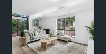 LOW-MAINTENANCE TOWNHOME IN QUIET LEAFY COMPLEX WITH AIR-CONDITONING - Photo 4