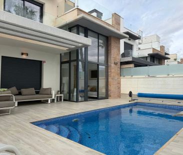 Alquiler de casa o chalet independiente en Calle Cabo de Peñas, 26 - Photo 3