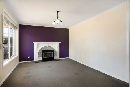 Three bedrooms with outdoor kitchen & entertaining - Photo 5