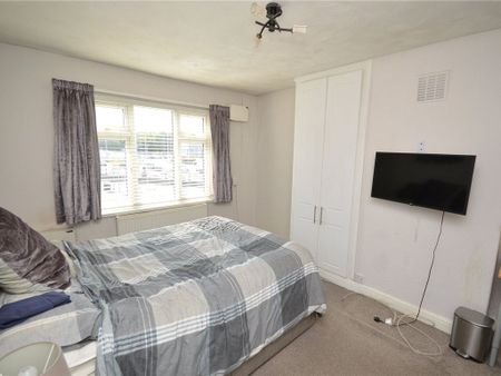 1 Bed Terraced House, Longroyd Place, LS11 - Photo 5