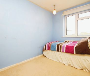 2 bed flat to rent in Laburnum Grove, Langley, SL3 - Photo 4