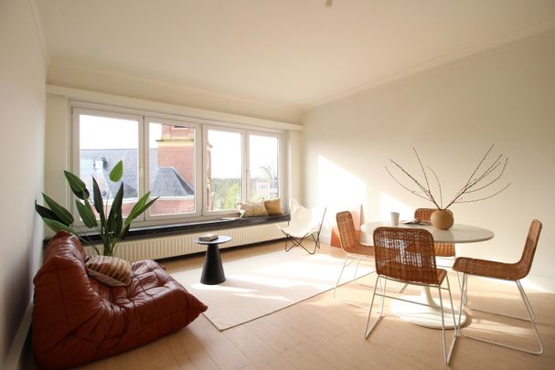 PRACHTIG GERENOVEERD APPARTEMENT MET 1 SLAAPKAMER - Photo 1