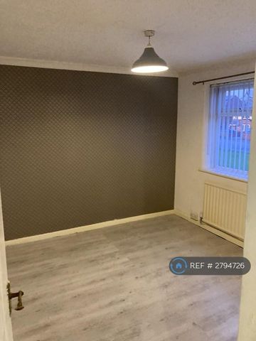 2 bedroom semi-detached house to rent - Photo 4