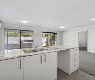 Spacious and Modern Townhouse in Quiet, Desirable Beckenham - Photo 5