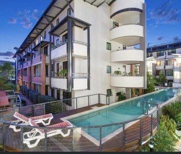 Partially Furnished 2 Bedroom Loft Style Apartment - Photo 4