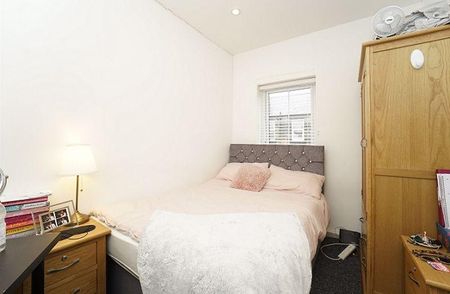 3 bedroom flat to rent - Photo 5
