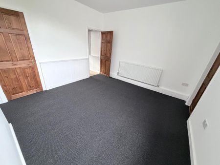 2 bedroom semi-detached house to rent - Photo 4