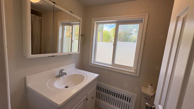 For Lease - 585 Byngmount Avenue Unit# Upper, Mississauga, Ontario - Photo 1