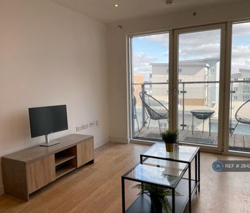 1 bedroom in a flat share to rent - Photo 2